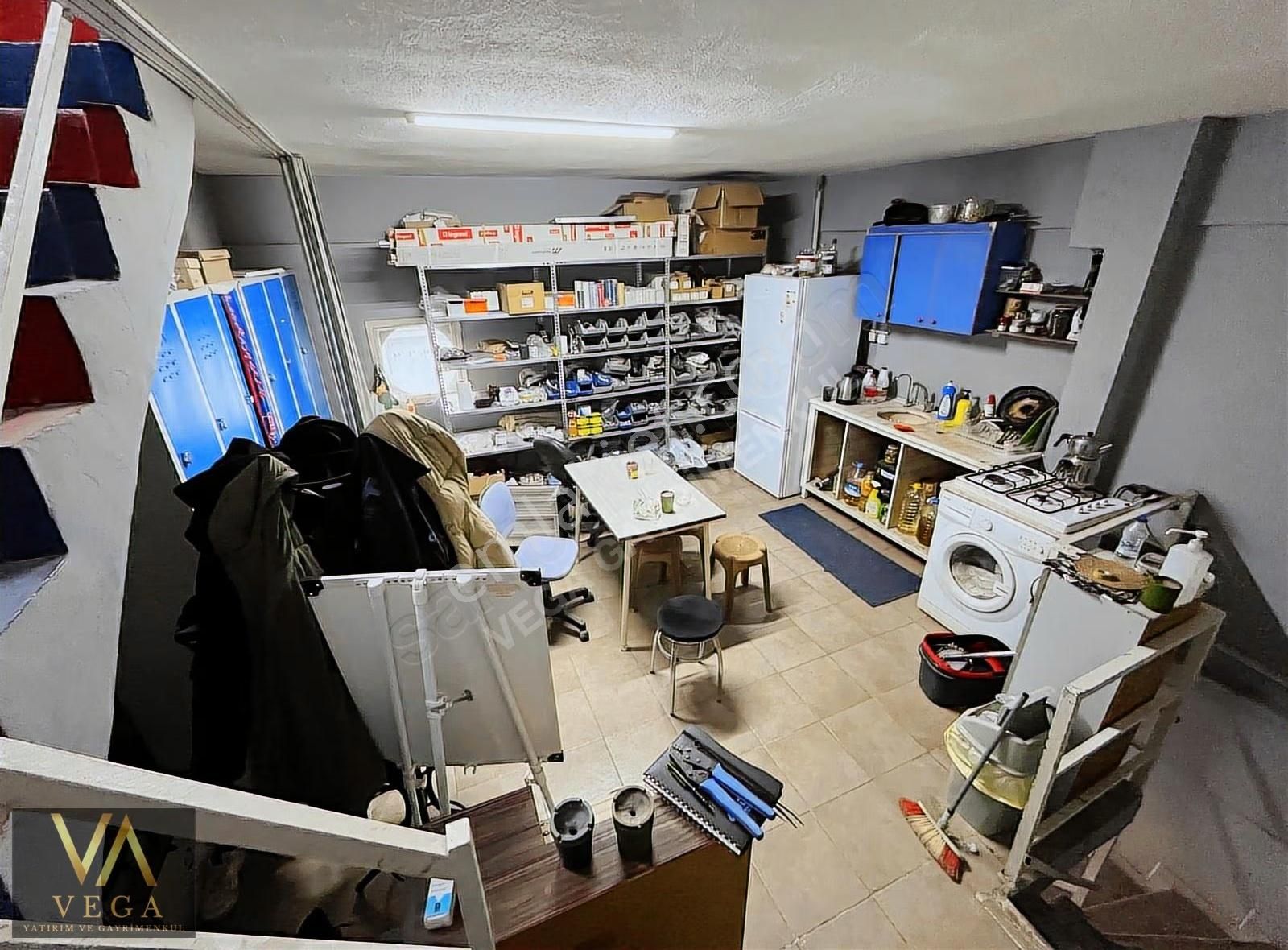 Esnaf Sanatkarlar Çarşısında Kiralık 3 Katlı Dükkan - Görsel 11