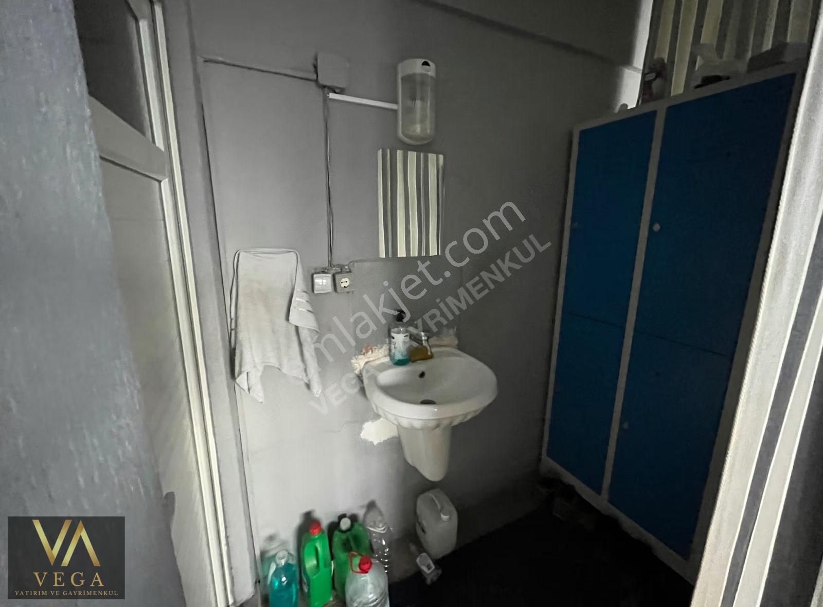 Esnaf Sanatkarlar Çarşısında Kiralık 3 Katlı Dükkan - Görsel 4