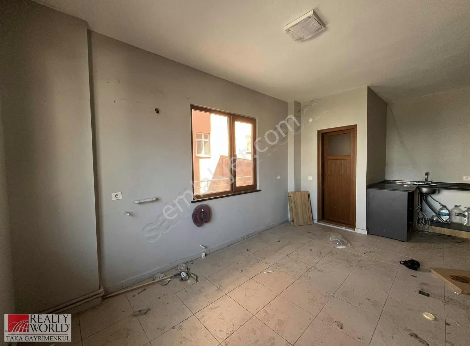 İşlek Lokasyonda,hazır Durumda Masrafsız Kiralık Dükkan - Görsel 3