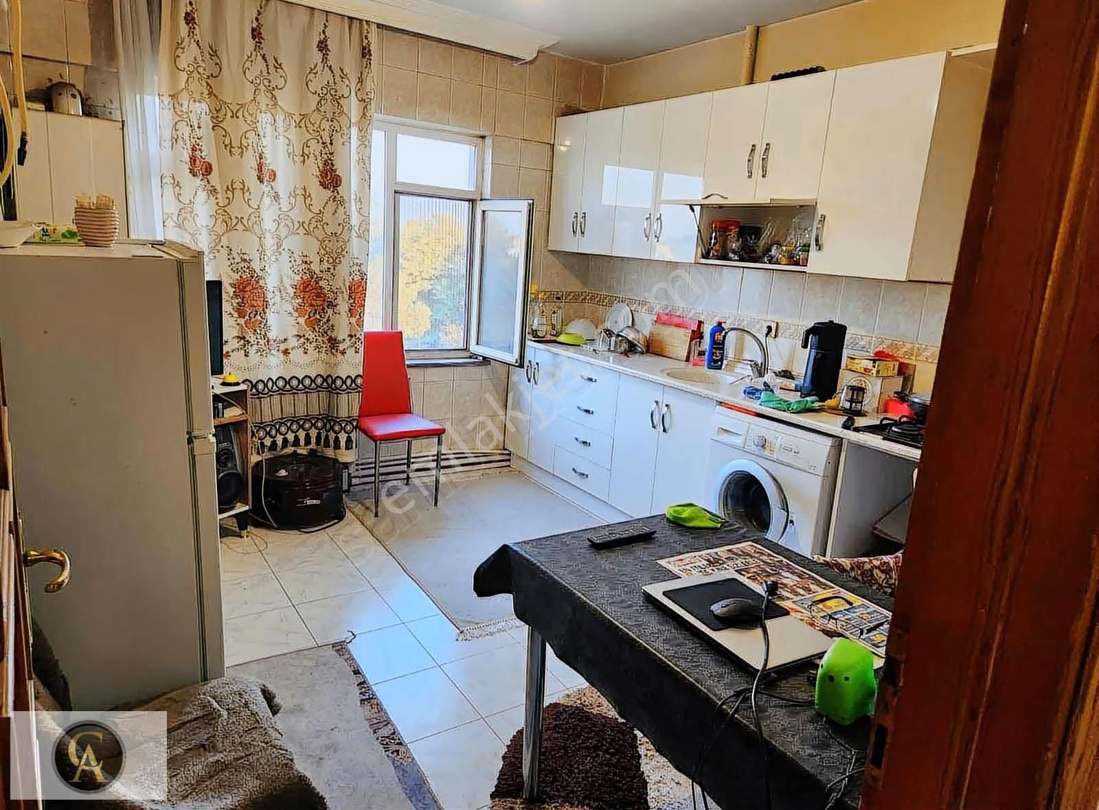 Erenler'de Cadde Üstü Satılık 3+1 Daire 1.850.000tl