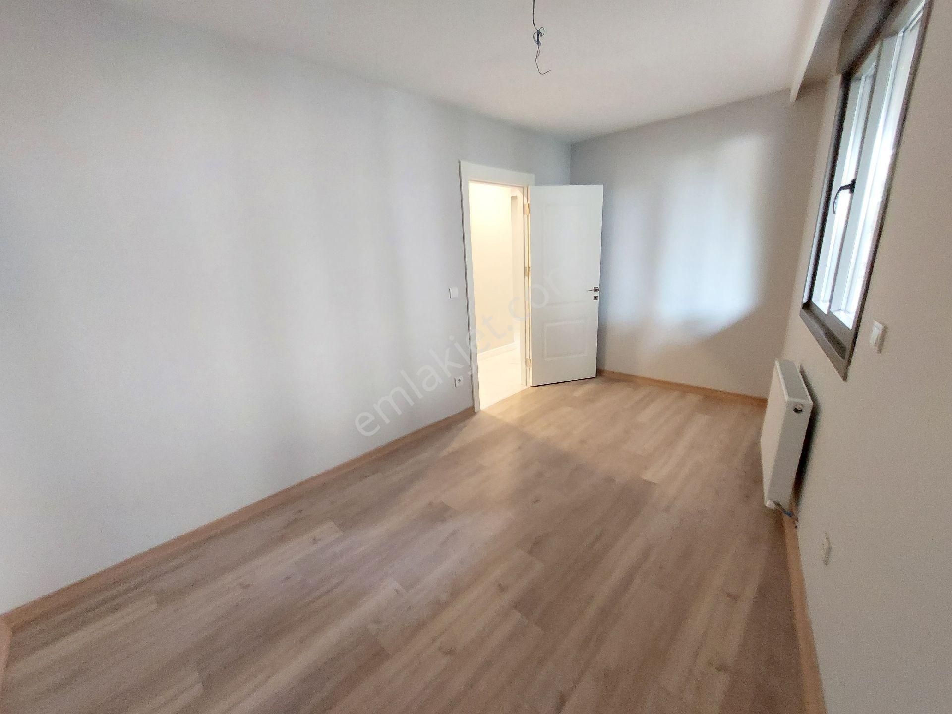 Maltepe Küçükyalı 'da 1+1 Bahçe Katı Metroya Ve Marmaraya - Görsel 3