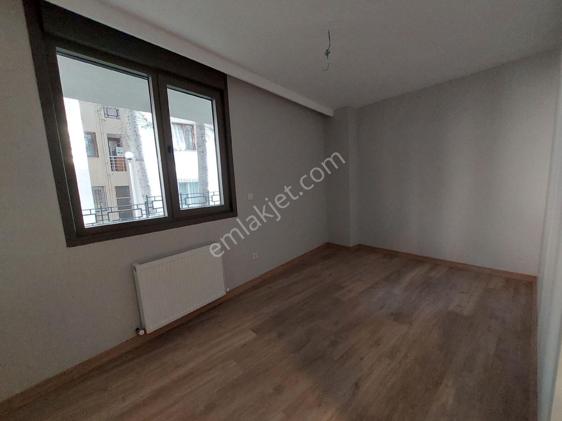 Maltepe Küçükyalı 'da 1+1 Bahçe Katı Metroya Ve Marmaraya - Görsel 31