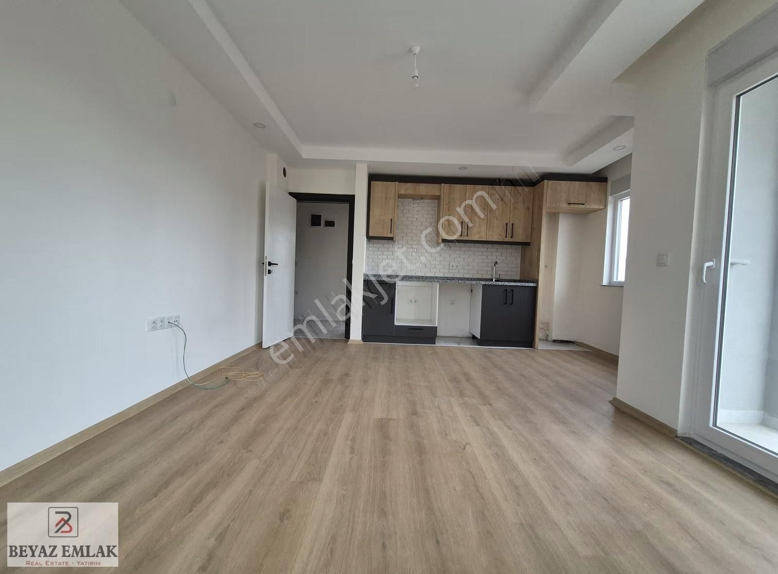 Aydoğmuş Mah. Katta Asansörlü Balkonlu Tramvaya Yakın 1+1 - Görsel 7