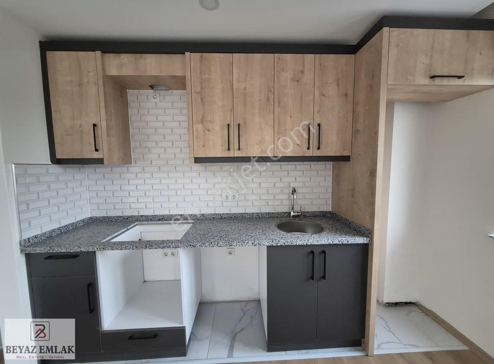 Aydoğmuş Mah. Katta Asansörlü Balkonlu Tramvaya Yakın 1+1 - Görsel 18