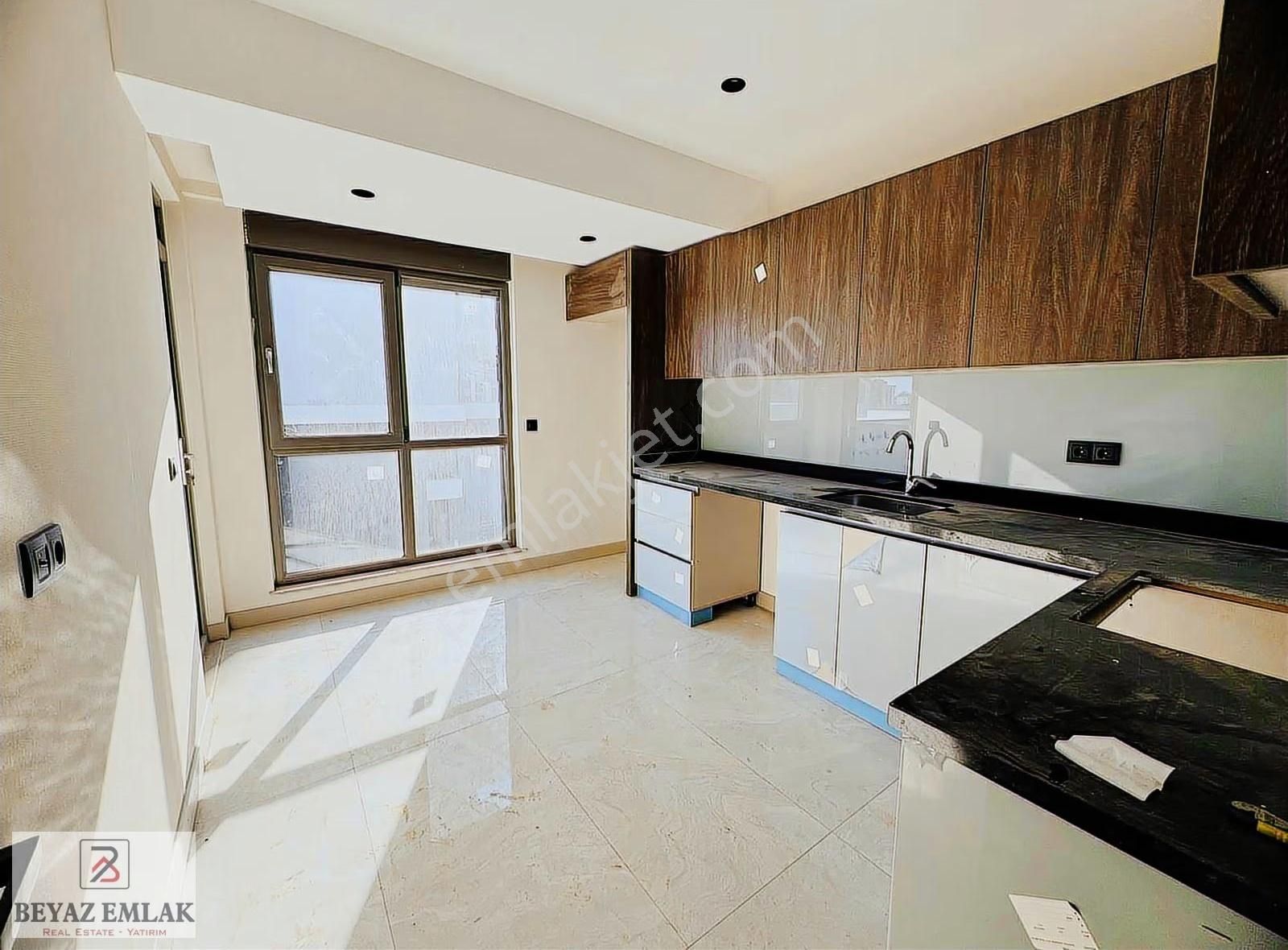 Aydoğmuş Mah'de Cadde Üstü Lüks Havuzlu 3+1 Satılık Daire