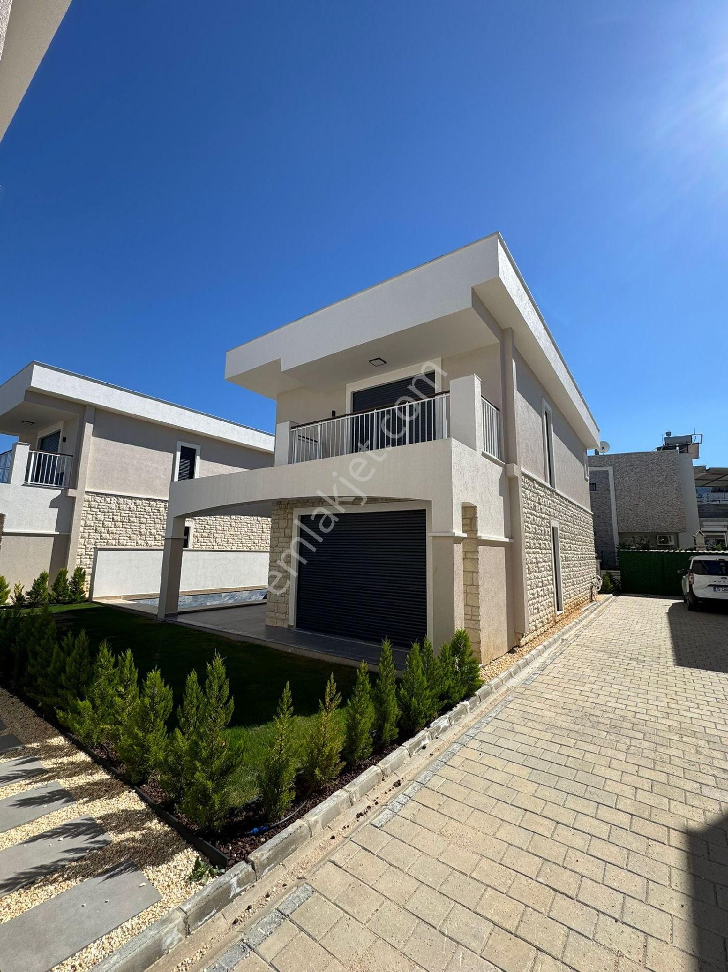 Kuşadası Davutlar 4+1 Tek Müstakil Bahçeli Özel Havuzlu Sıfır Villalar 1m - Görsel 2