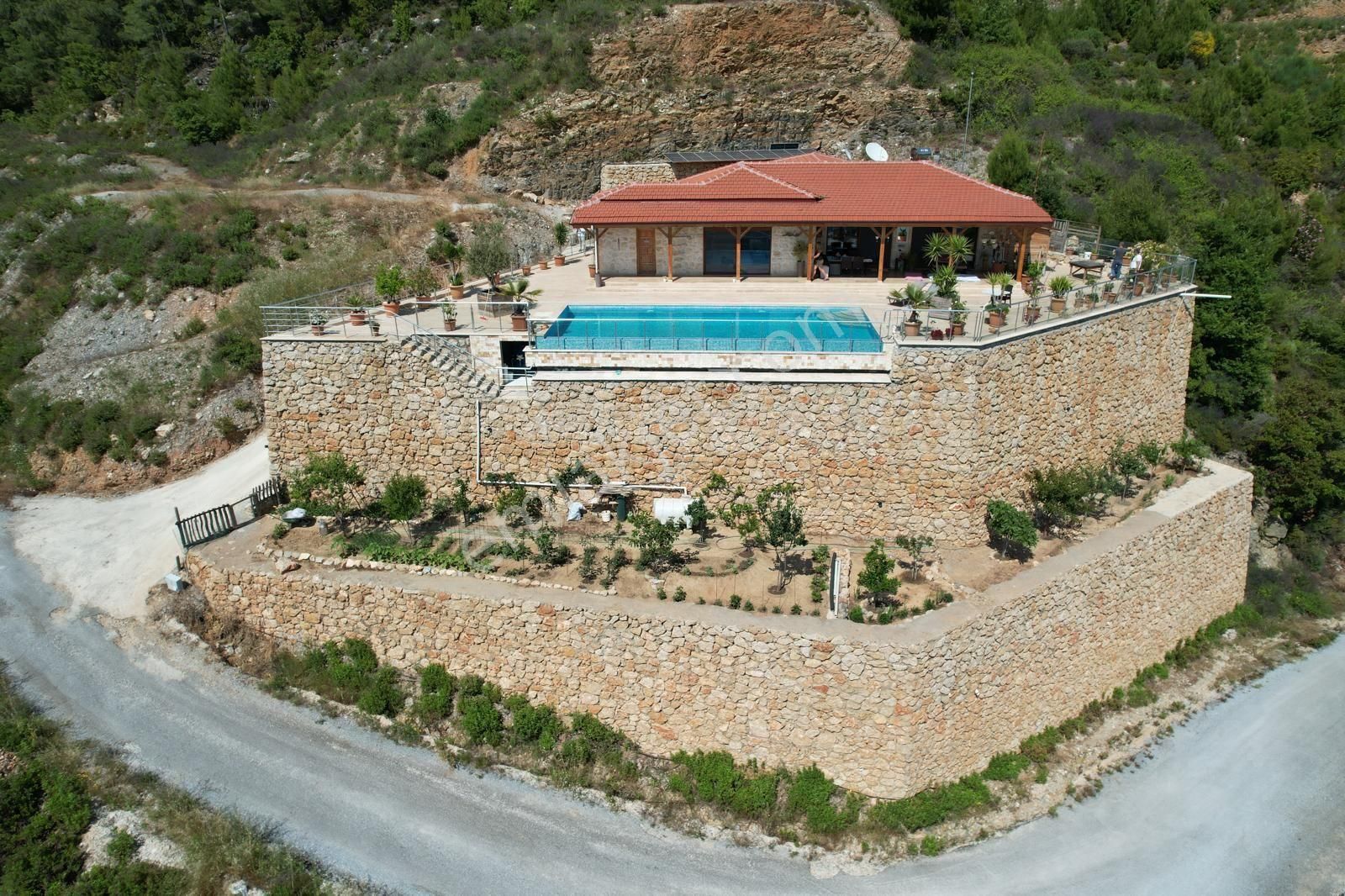 Alanya Üzümlü Mah.deniz Baraj Manzaralı Satılık 3+1 Özel Yapım Havuzlu Villa - Görsel 10