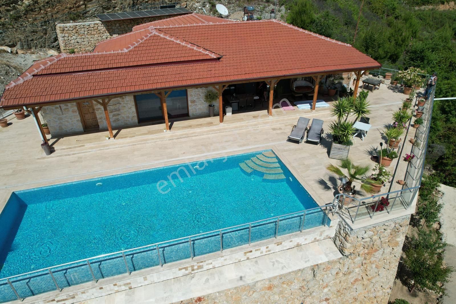 Alanya Üzümlü Mah.deniz Baraj Manzaralı Satılık 3+1 Özel Yapım Havuzlu Villa - Görsel 9