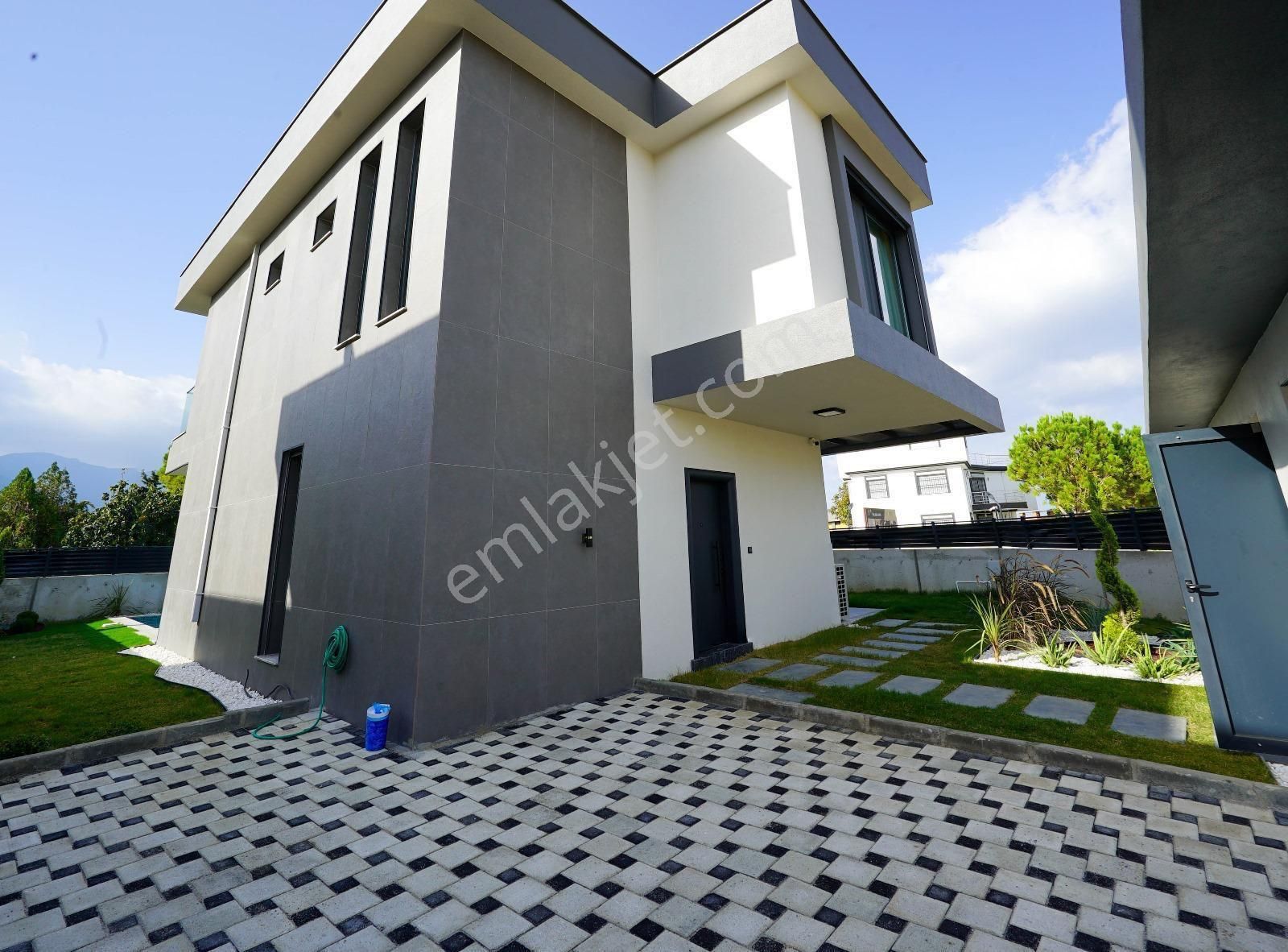 Kuşadası Güzel Çamlıda Satılıkdenize Yakın 3+ 1 Lüks Villa - Görsel 4