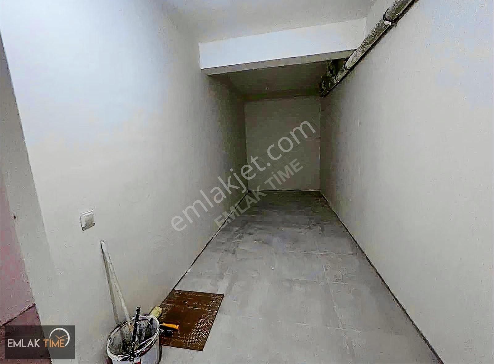 Bağlıcada Satılık 3 Katlı Bahçeli Teraslı Ticari Villa - Görsel 14