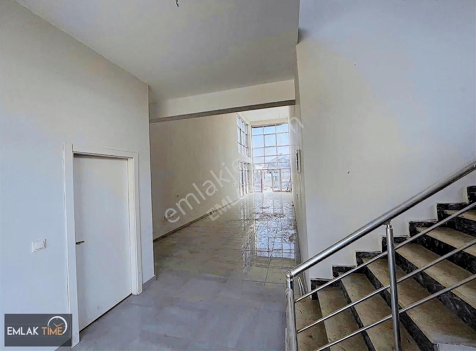 Bağlıcada Satılık 3 Katlı Bahçeli Teraslı Ticari Villa - Görsel 15