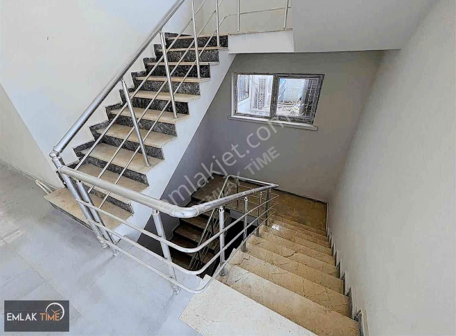 Bağlıcada Satılık 3 Katlı Bahçeli Teraslı Ticari Villa - Görsel 9