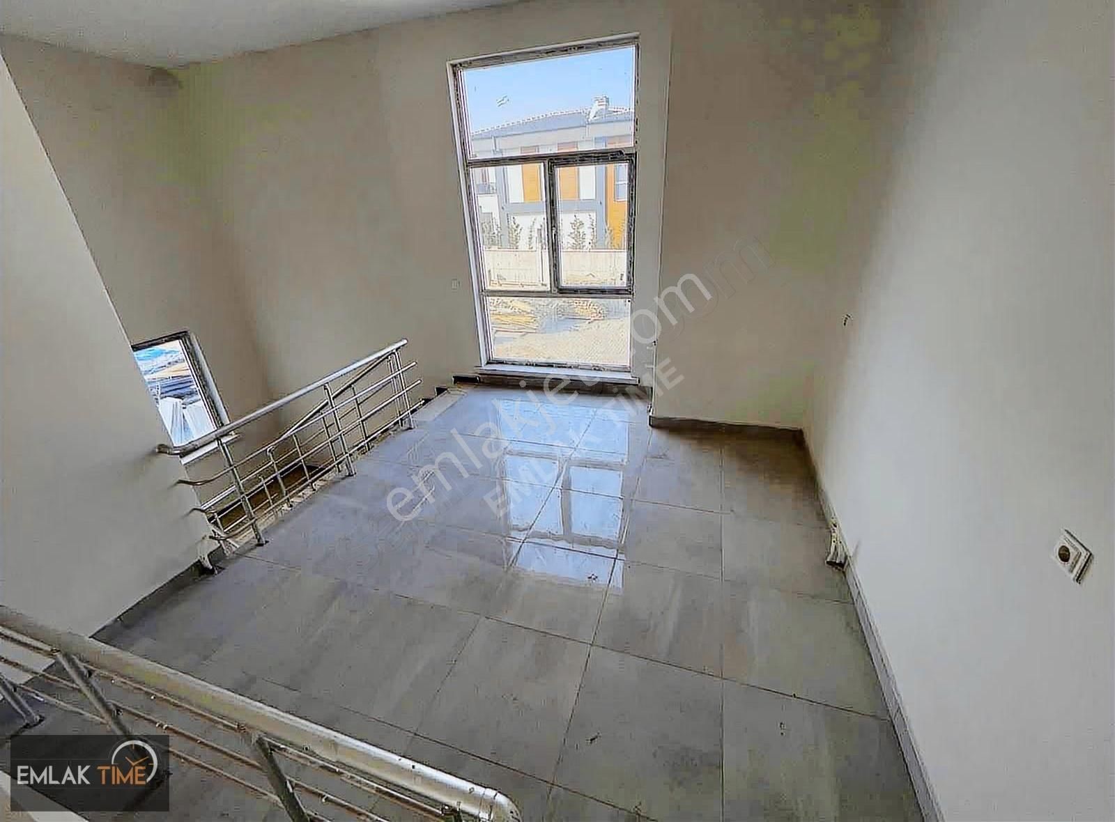 Bağlıcada Satılık 3 Katlı Bahçeli Teraslı Ticari Villa - Görsel 13