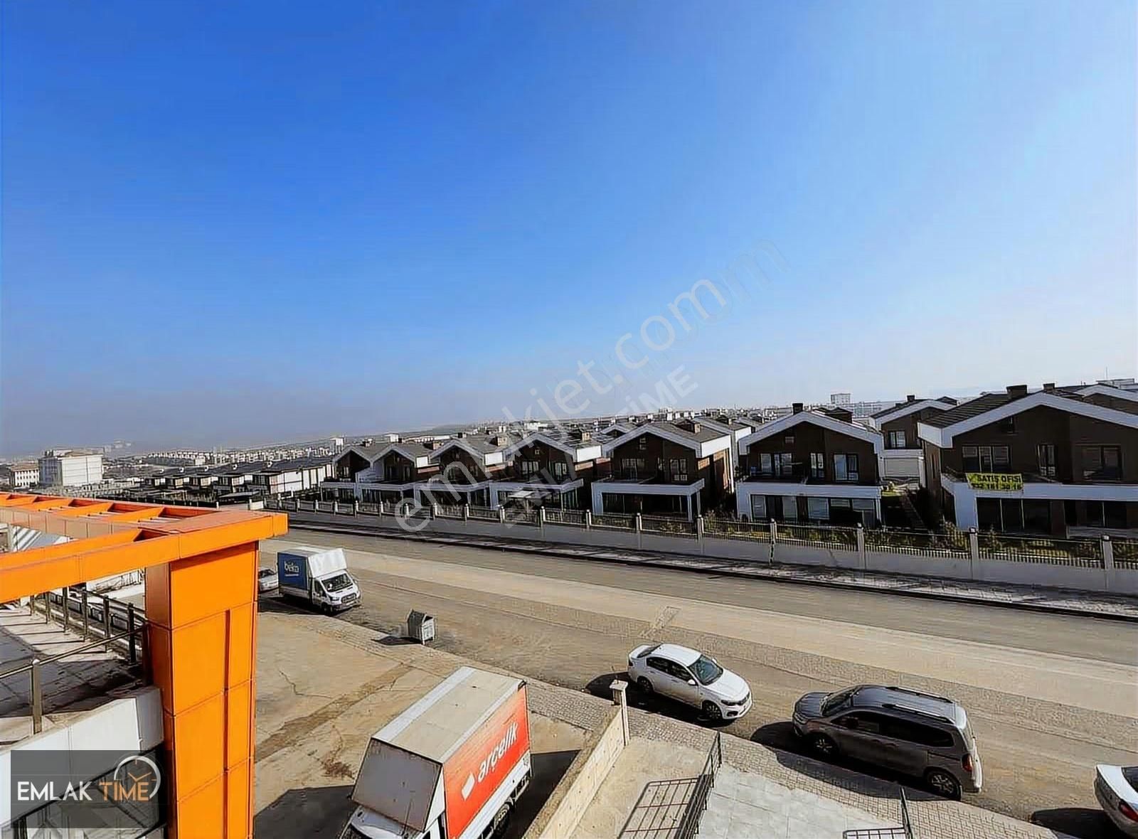 Bağlıcada Satılık 3 Katlı Bahçeli Teraslı Ticari Villa - Görsel 2