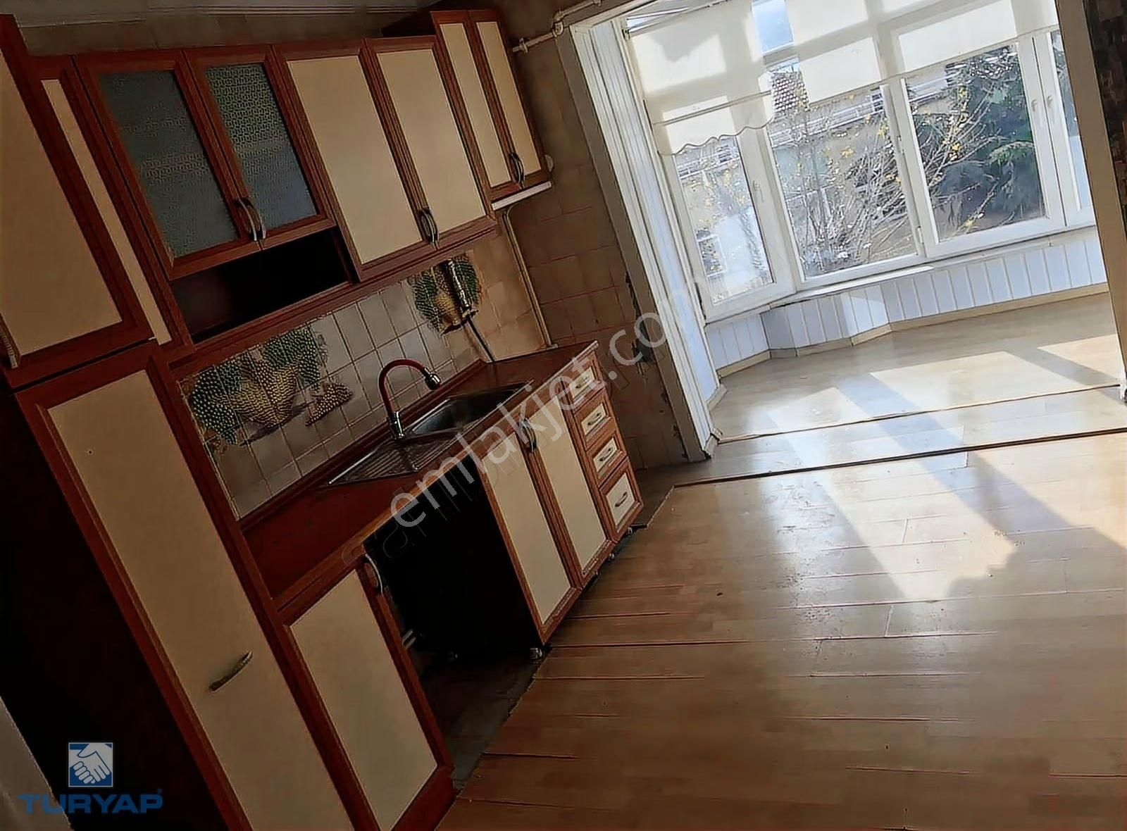 Büyükçekmece Adliye Yanı 2+1 Çatı Katı Kiralık Daire