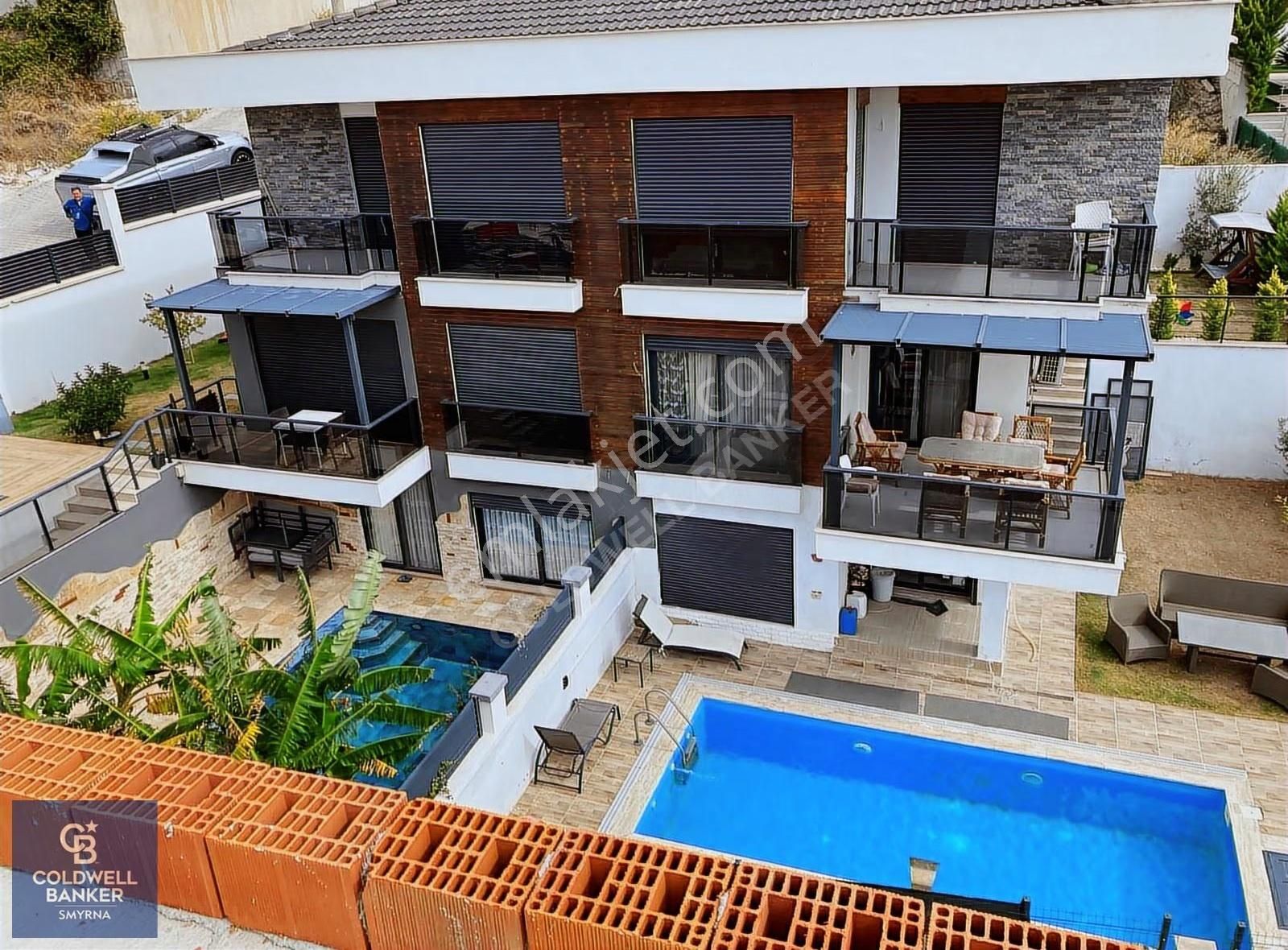 C.b Smyrna Dan Çeşme İsmet İnönü Mh. Kiralık Havuzlu Villa.