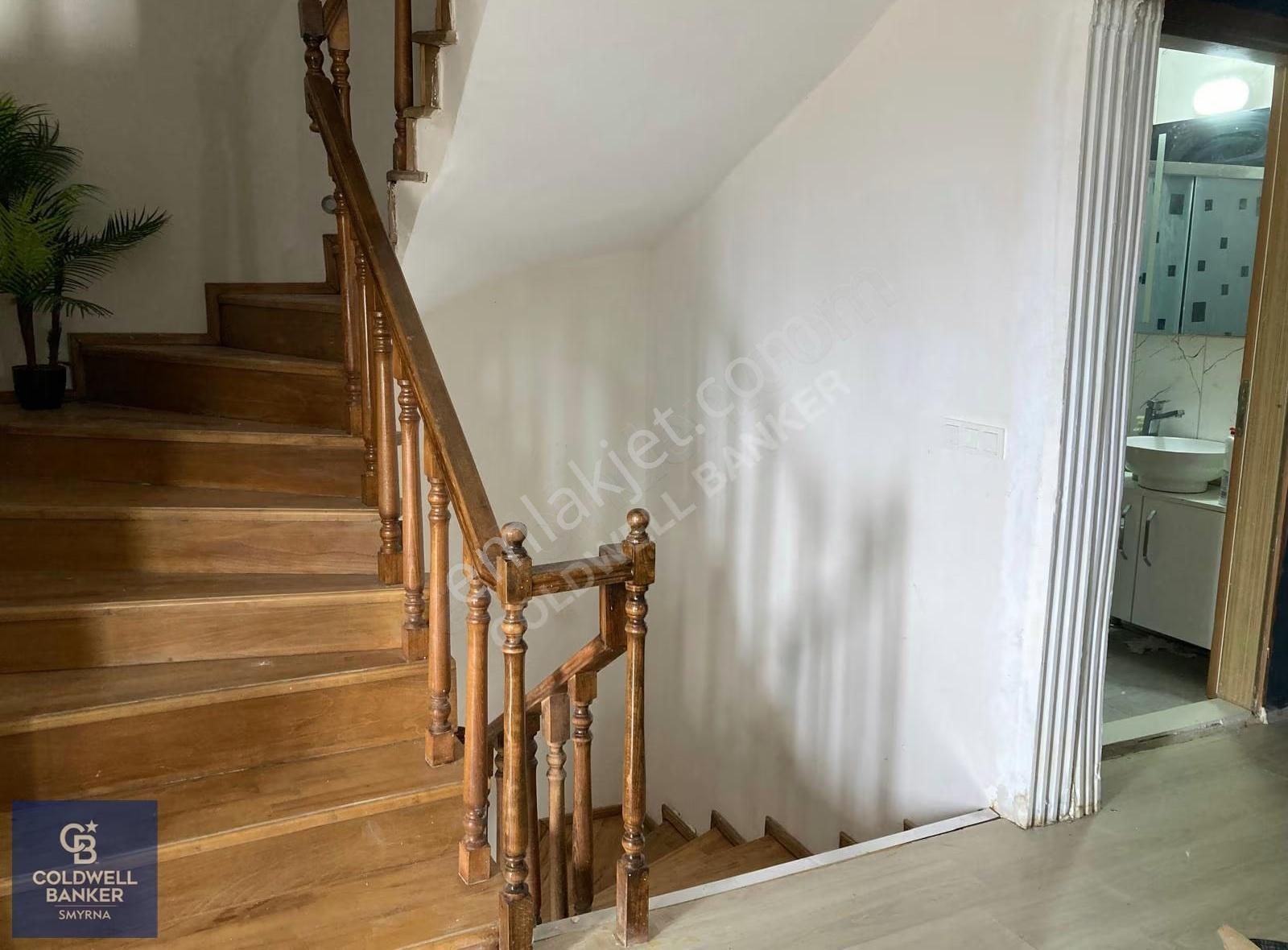 Cb Smyrna' Dan Çeşme' De Merkezi Lokasyonda Satılık Villa - Görsel 12