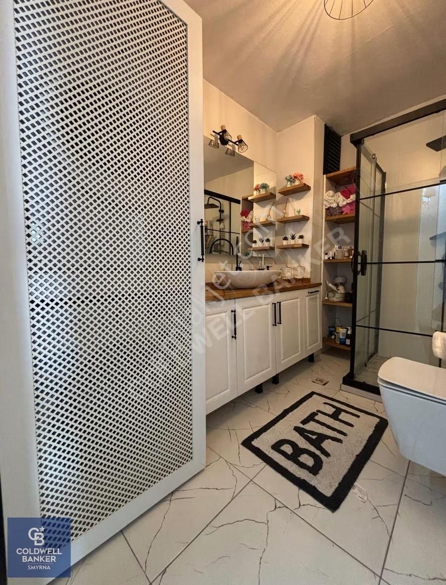 Basın Sitesi'nde Yenilenmiş, Deniz Manzaralı Lüks Daire - Görsel 6