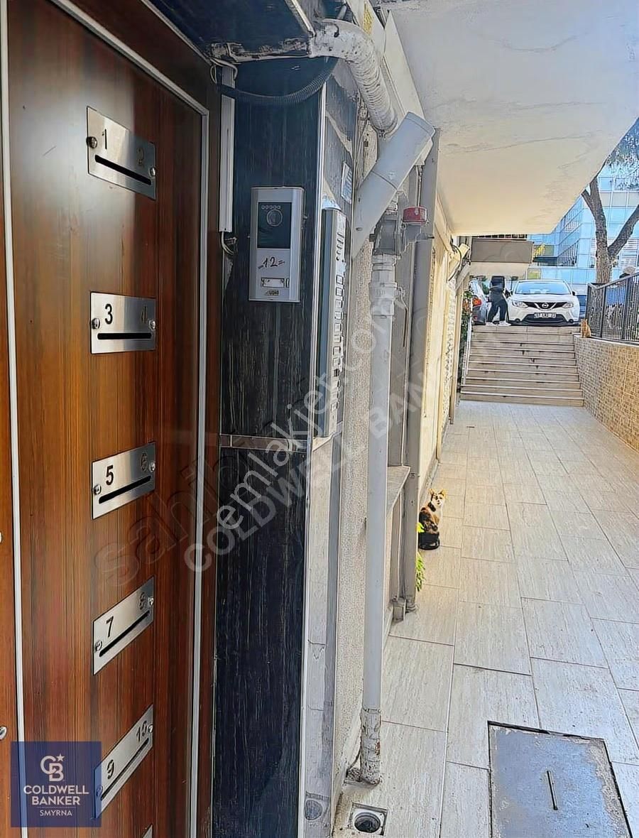 Basın Sitesi'nde Yenilenmiş, Deniz Manzaralı Lüks Daire