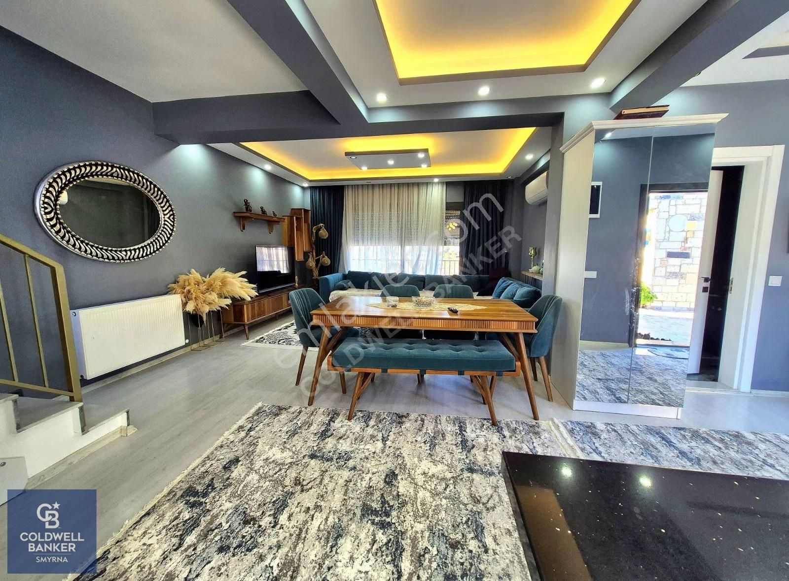 Çeşme Musalla'da Satılık Triplex 10+4 İki Havuzlu İkiz Villa - Görsel 31