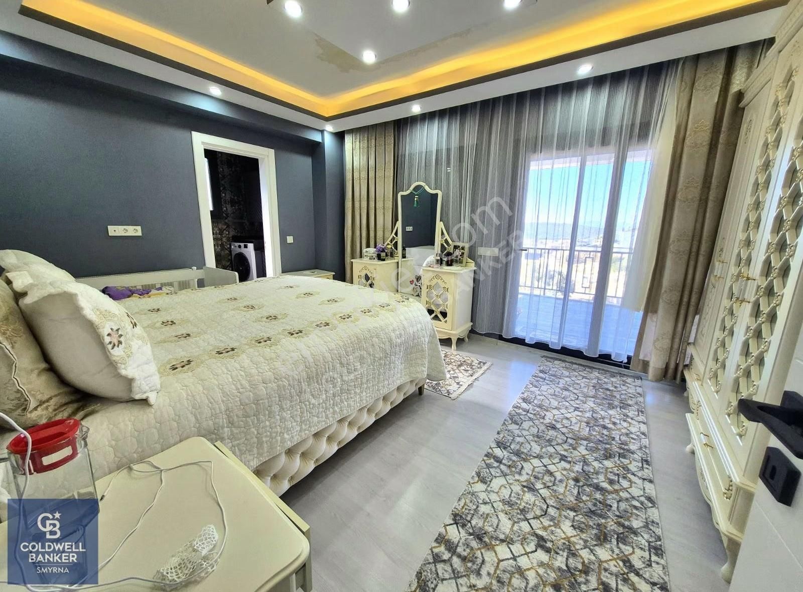 Çeşme Musalla'da Satılık Triplex 10+4 İki Havuzlu İkiz Villa - Görsel 32