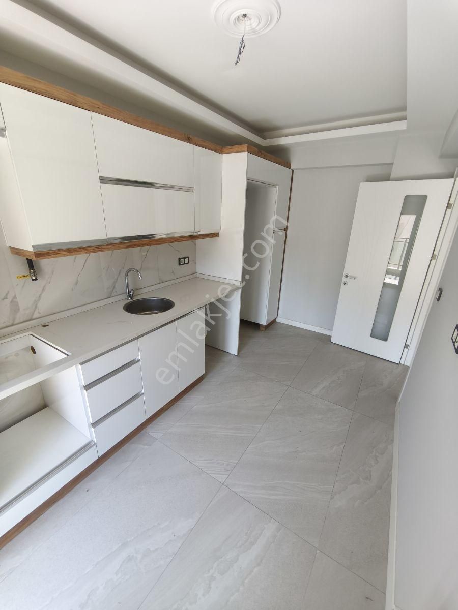 Bahçelievler Mahallesinde Sıfır 3+1 Ebeveyn Banyolu Arakat Ferah - Görsel 11