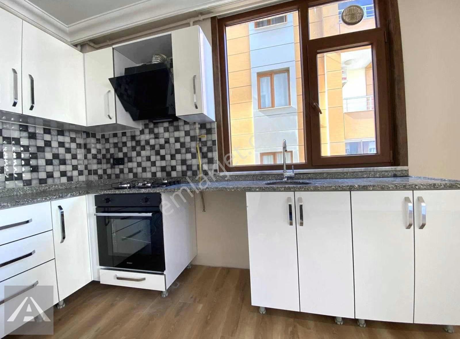 Küçükyalı'da Metro'ya Yürüme Mesafesin'de Balkonlu Ön Köşe 2+1 - Görsel 6