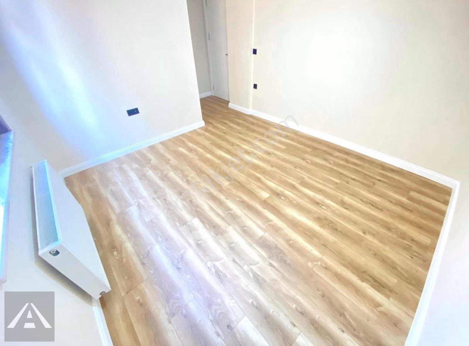 Küçükyalı'da Metro'ya Yürüme Mesafesin'de Balkonlu Ön Köşe 2+1 - Görsel 25