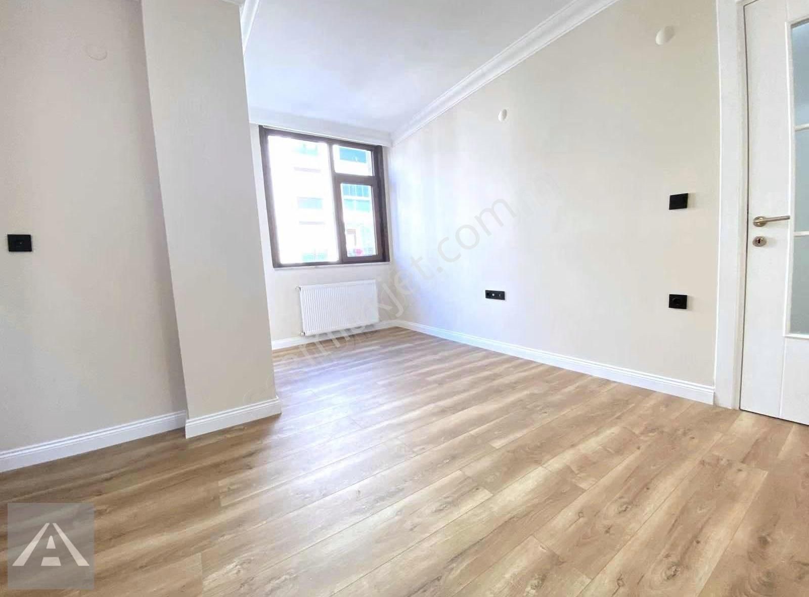 Küçükyalı'da Metro'ya Yürüme Mesafesin'de Balkonlu Ön Köşe 2+1 - Görsel 19