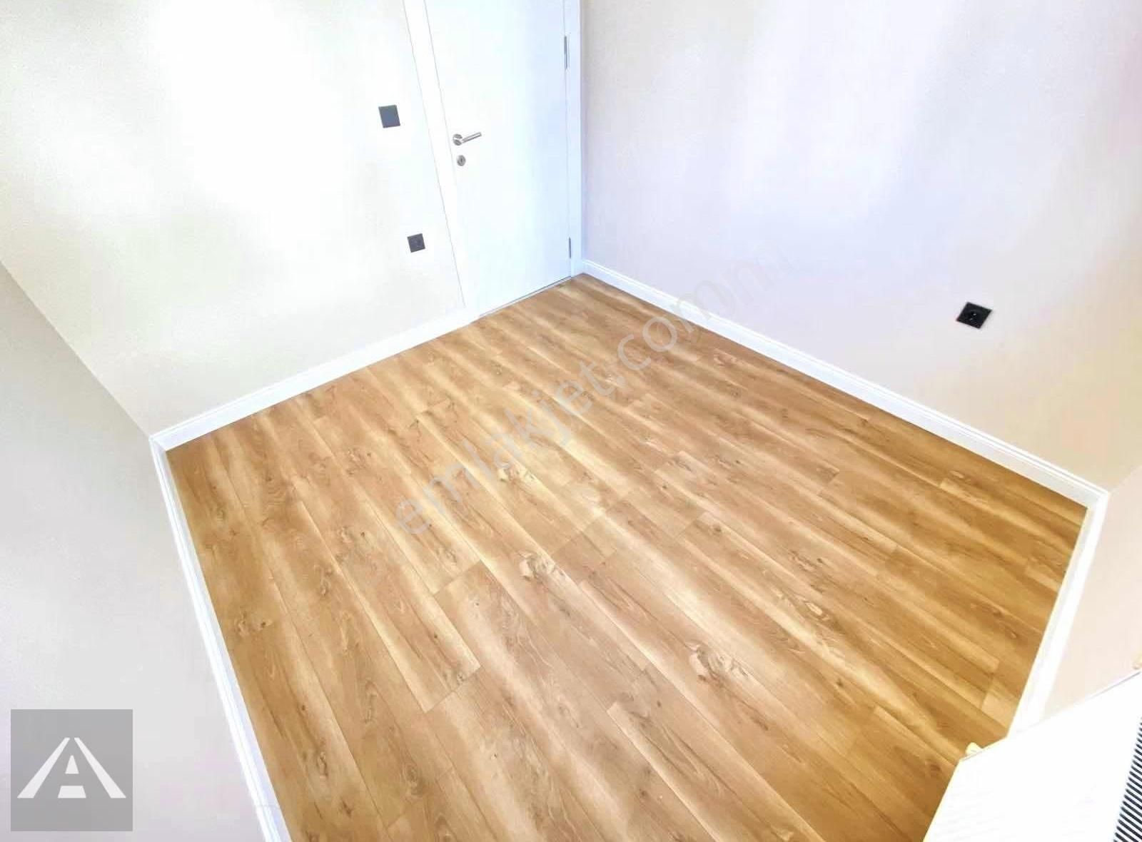 Küçükyalı'da Metro'ya Yürüme Mesafesin'de Balkonlu Ön Köşe 2+1 - Görsel 26