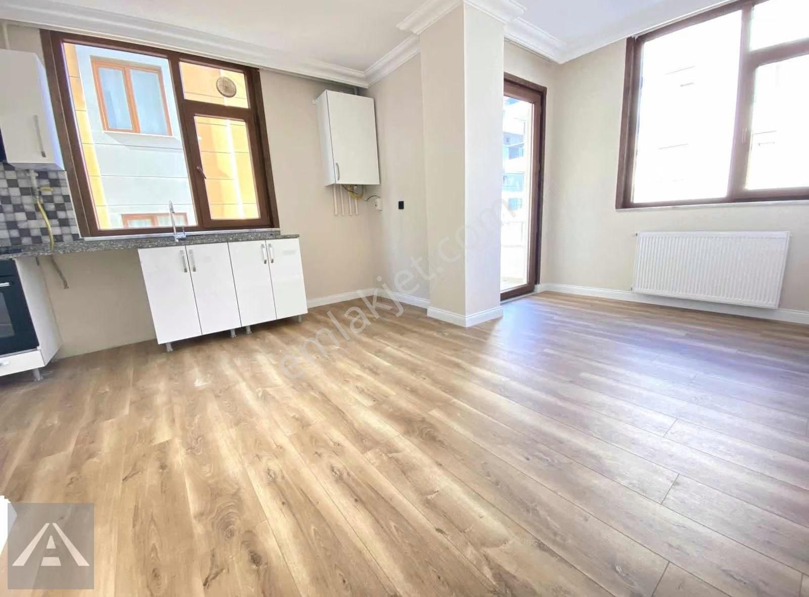 Küçükyalı'da Metro'ya Yürüme Mesafesin'de Balkonlu Ön Köşe 2+1 - Görsel 17