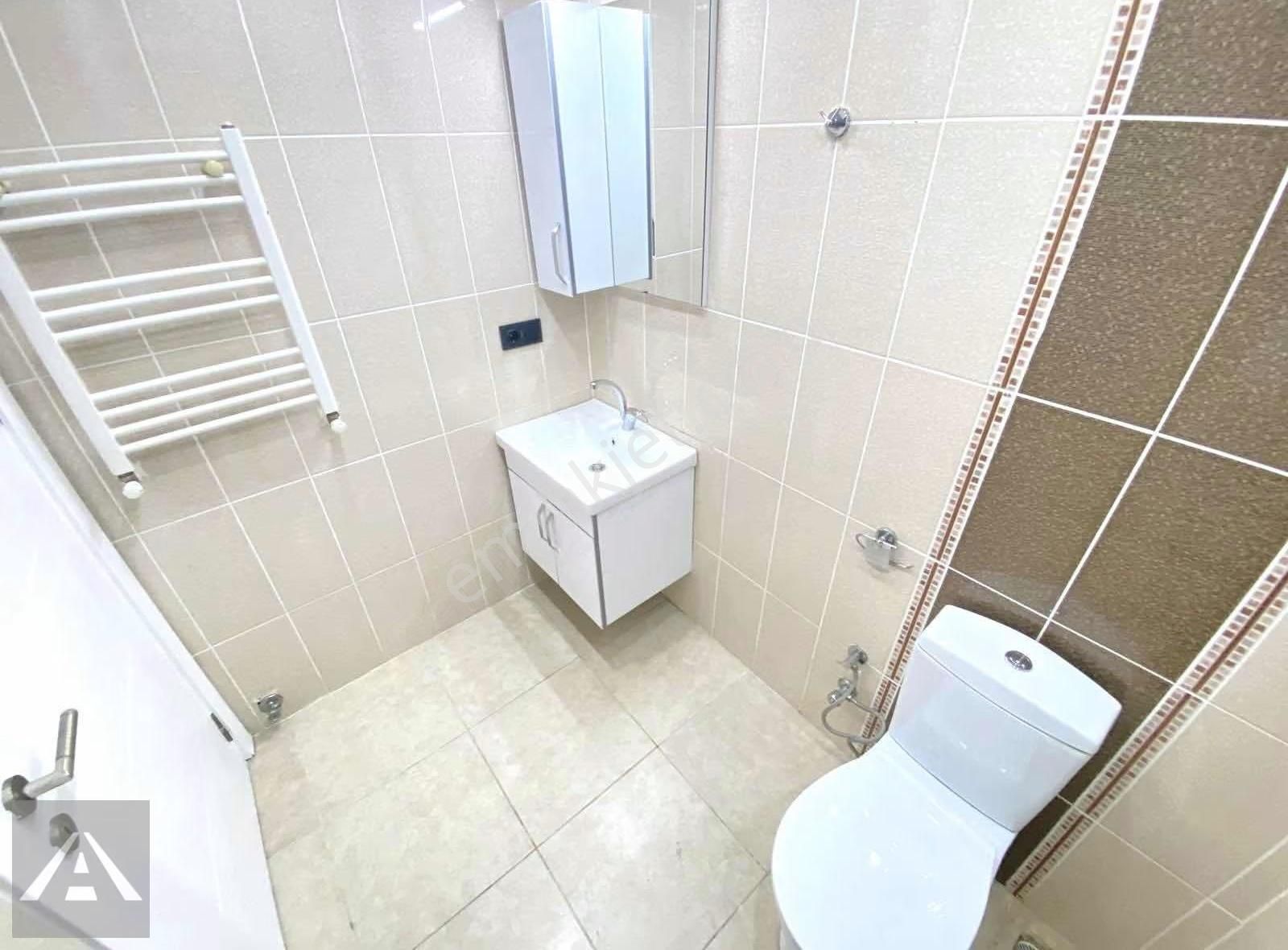 Küçükyalı'da Metro'ya Yürüme Mesafesin'de Balkonlu Ön Köşe 2+1 - Görsel 14