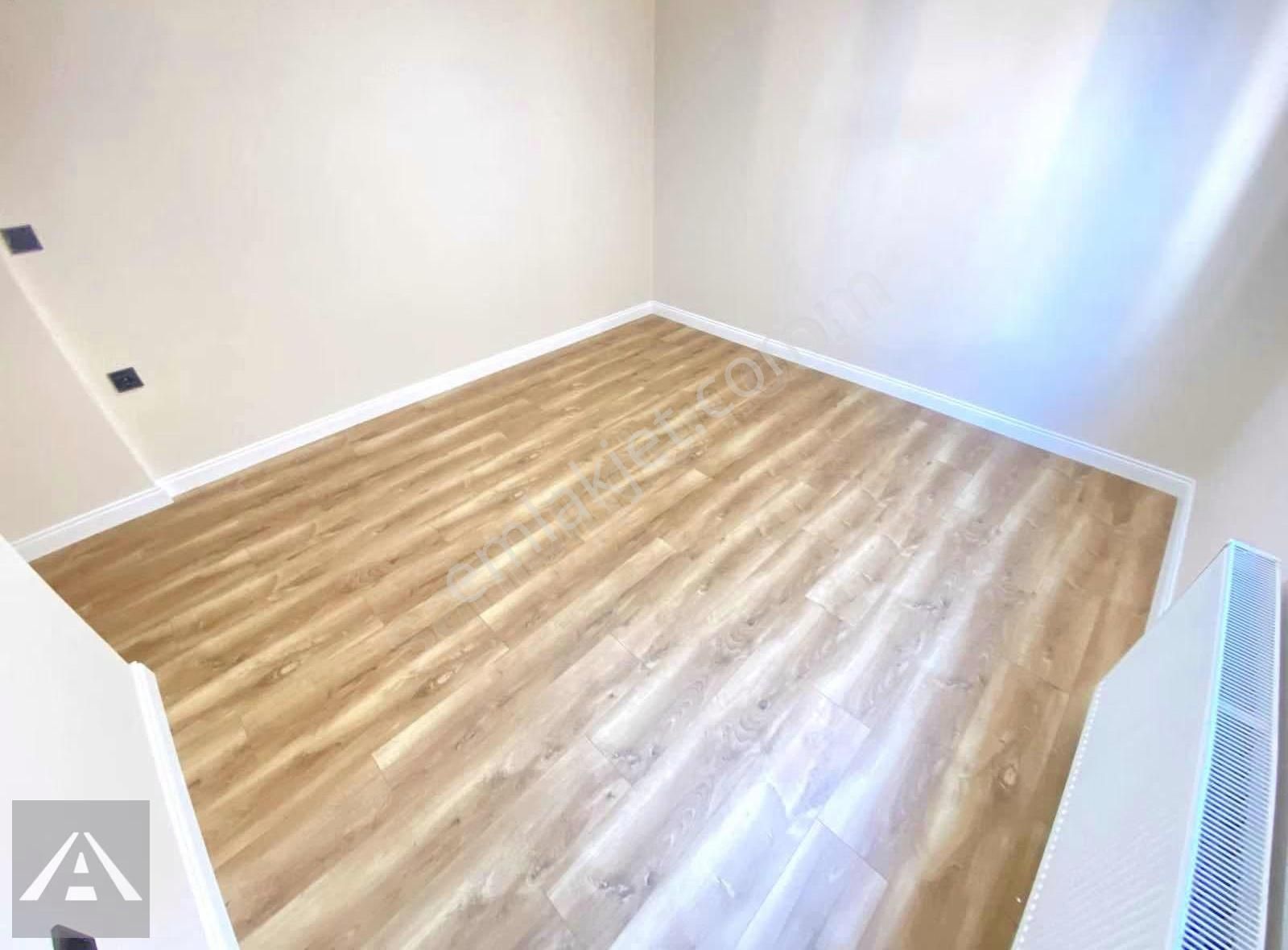 Küçükyalı'da Metro'ya Yürüme Mesafesin'de Balkonlu Ön Köşe 2+1 - Görsel 12