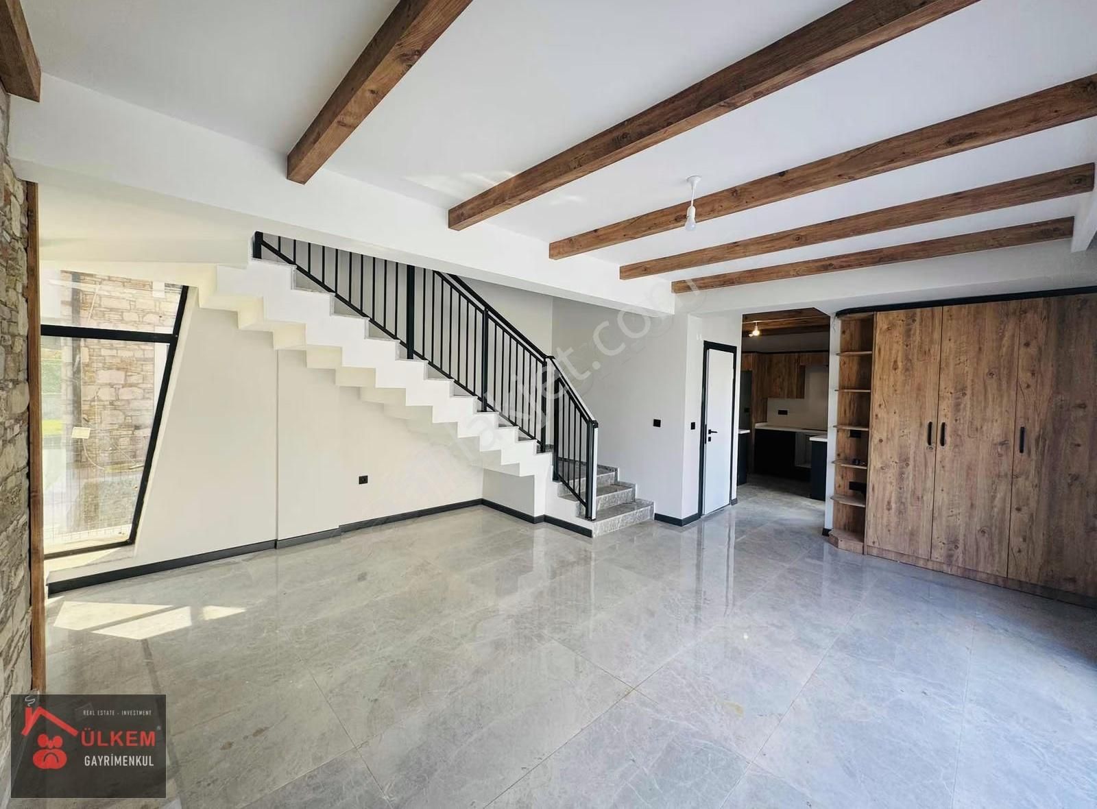 Kuşadasında Özel Mimari Özel Havuzlu Otoparklı Satılık Villa - Görsel 22