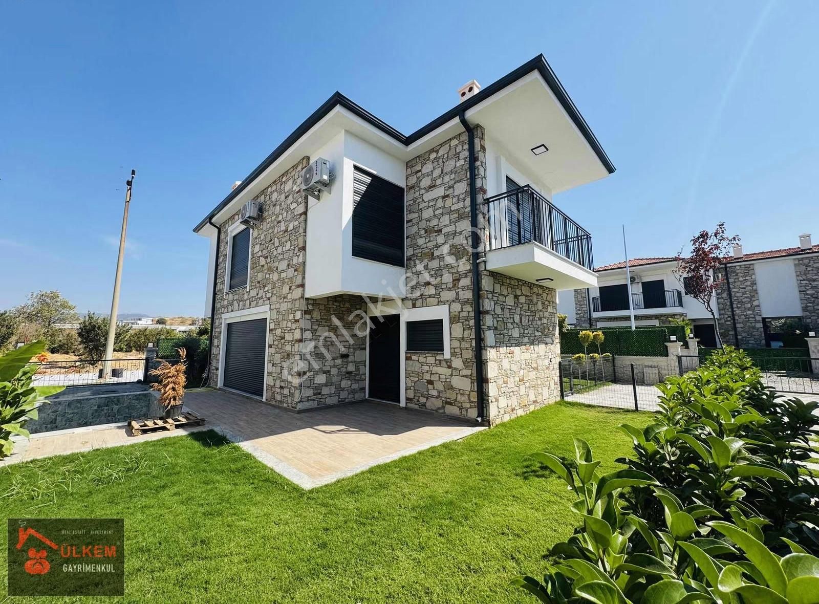 Kuşadasında Özel Mimari Özel Havuzlu Otoparklı Satılık Villa - Görsel 29