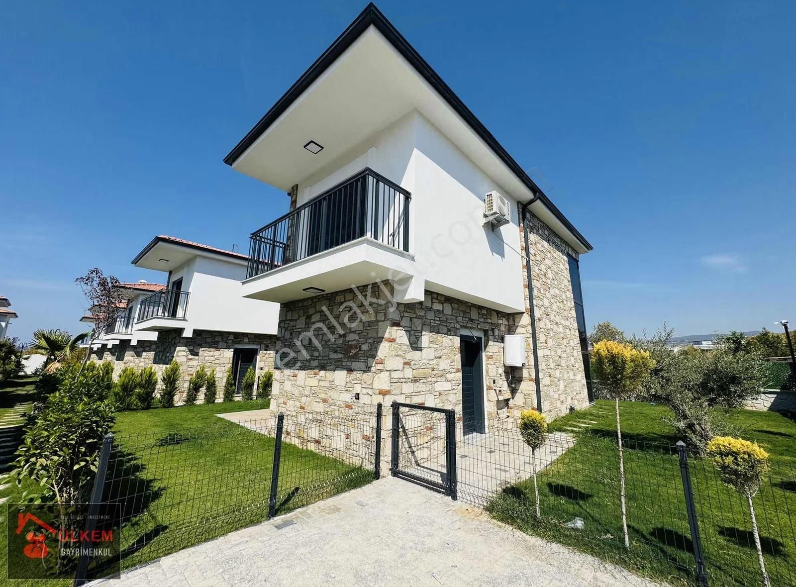 Kuşadasında Özel Mimari Özel Havuzlu Otoparklı Satılık Villa - Görsel 14