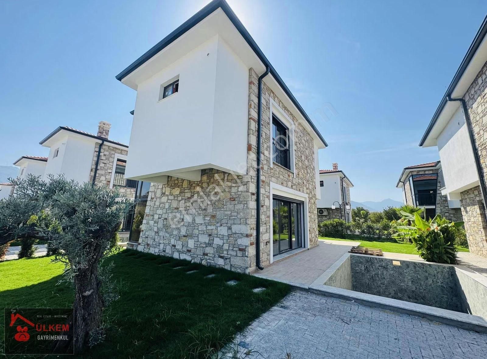 Kuşadasında Özel Mimari Özel Havuzlu Otoparklı Satılık Villa - Görsel 30