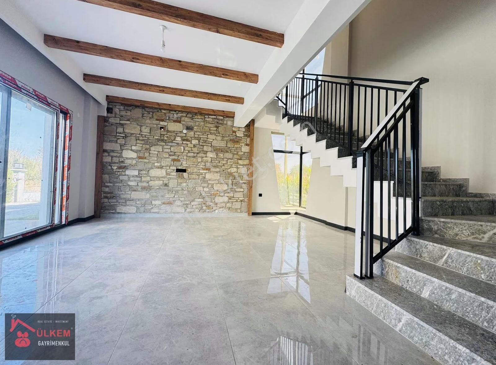 Kuşadasında Özel Mimari Özel Havuzlu Otoparklı Satılık Villa - Görsel 27