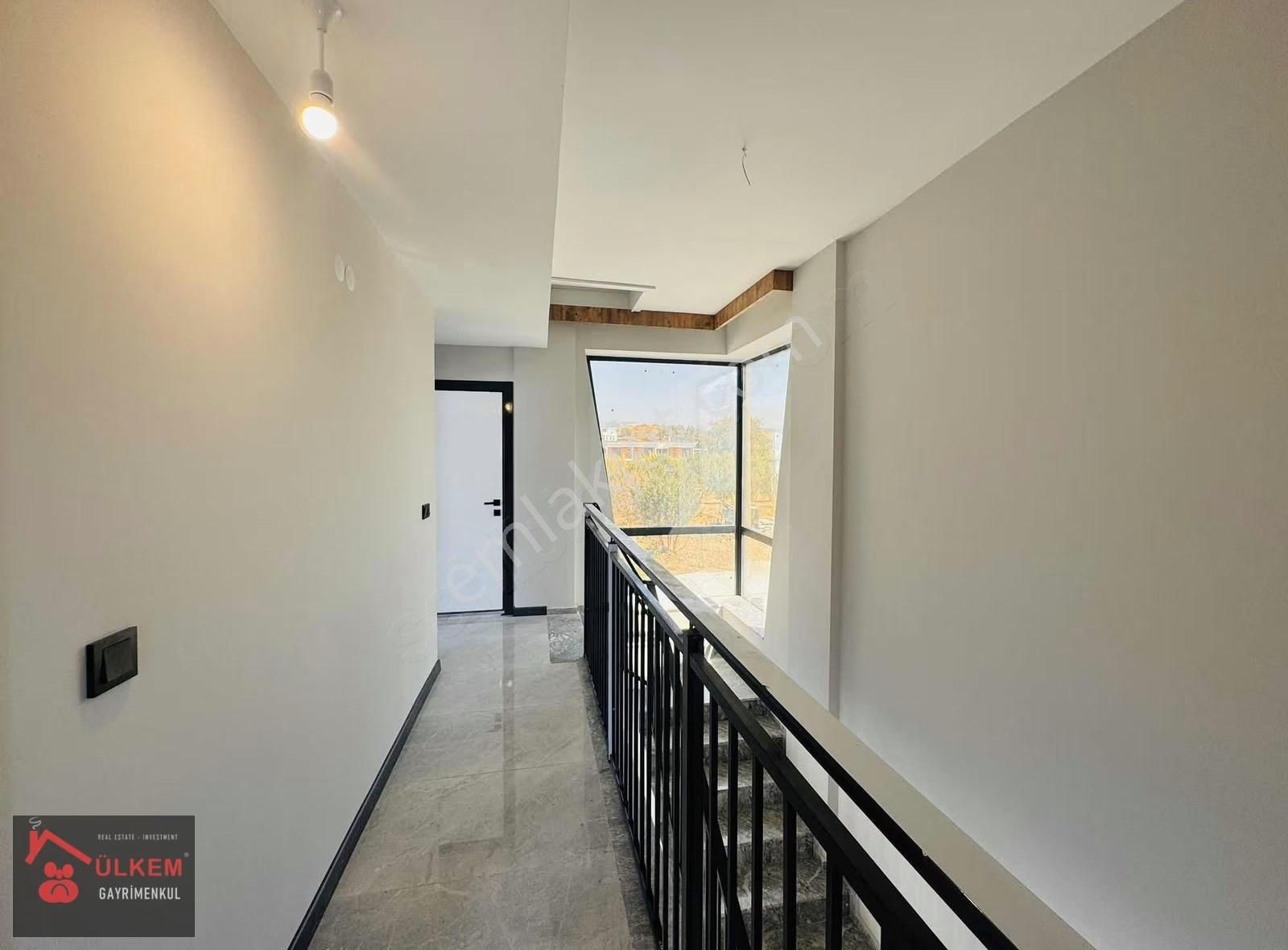 Kuşadasında Özel Mimari Özel Havuzlu Otoparklı Satılık Villa - Görsel 24