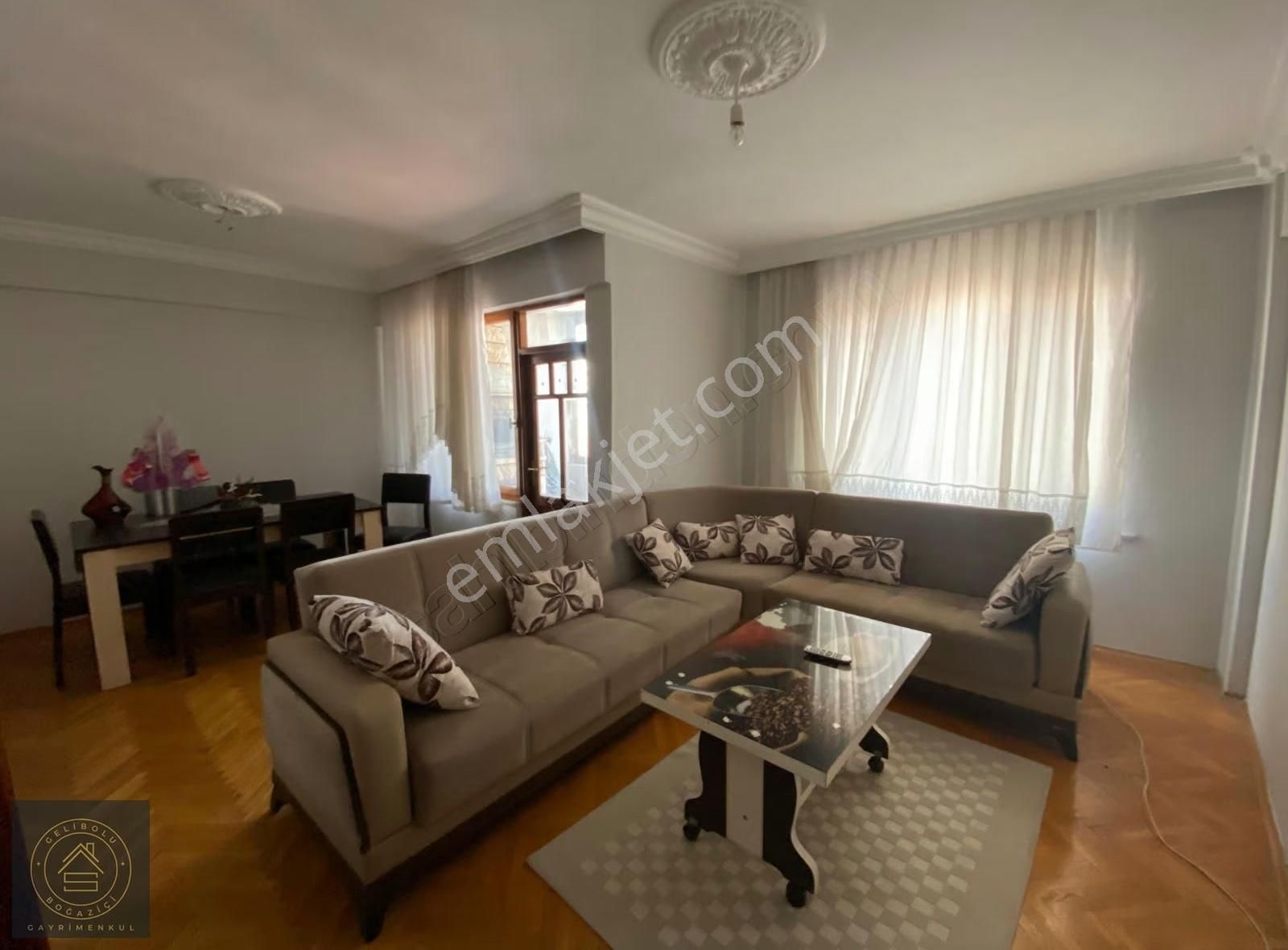 Gelibolu Boğaziçi Gayrimenkulden Merkezde Geniş Metraj 3+1