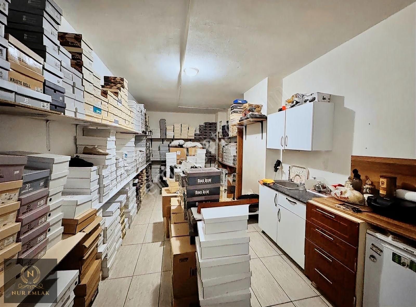 Merkezi Konum'da Devren Kiralık Ayakkabı & Çanta Mağazası - Görsel 14