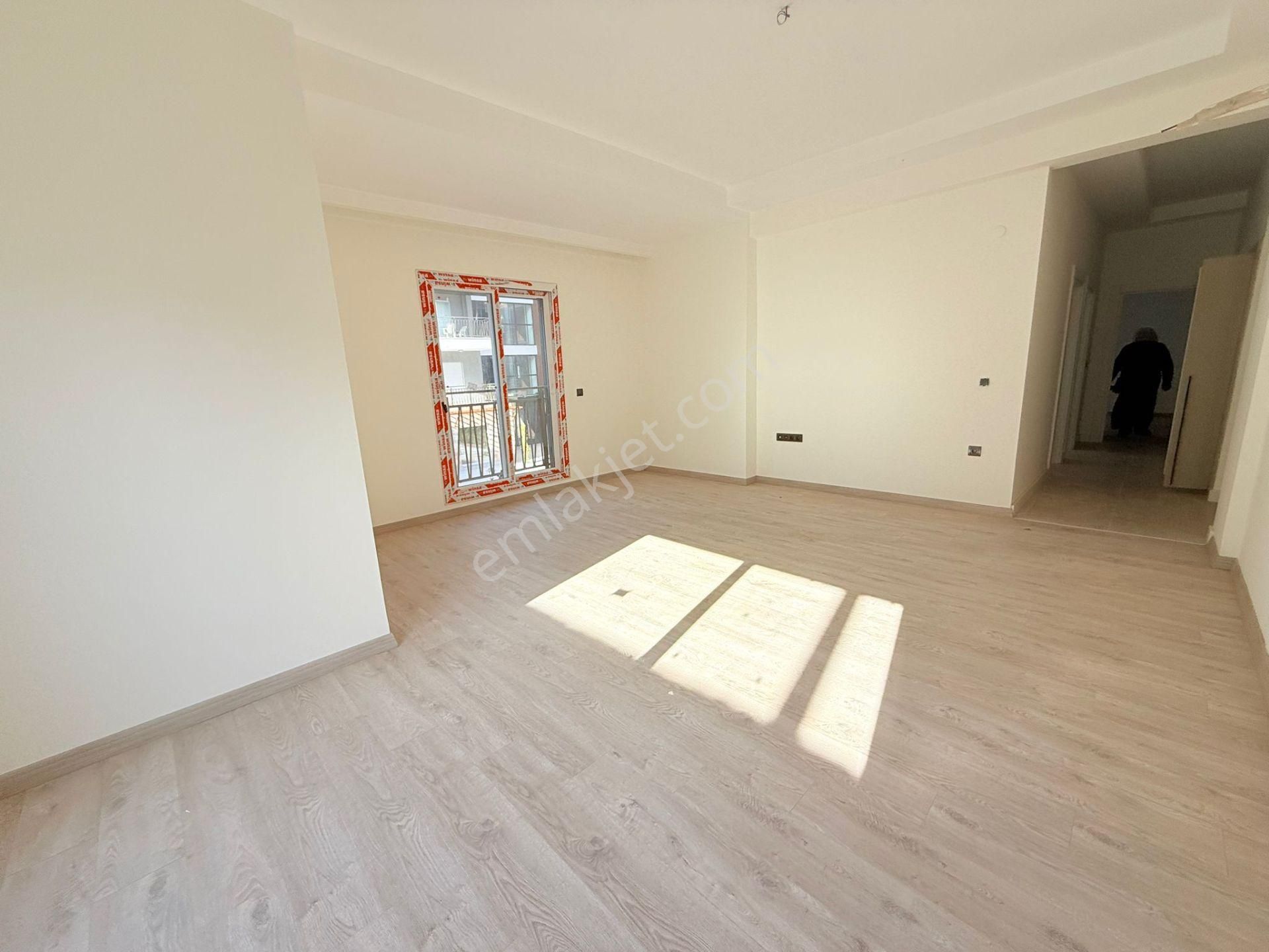 Kusadasında Satılık 7/24 Güvenlik-havuz-fitness-otopark-sosyal Alan-3+1/145 M2 Fırsat Daireler - Görsel 8