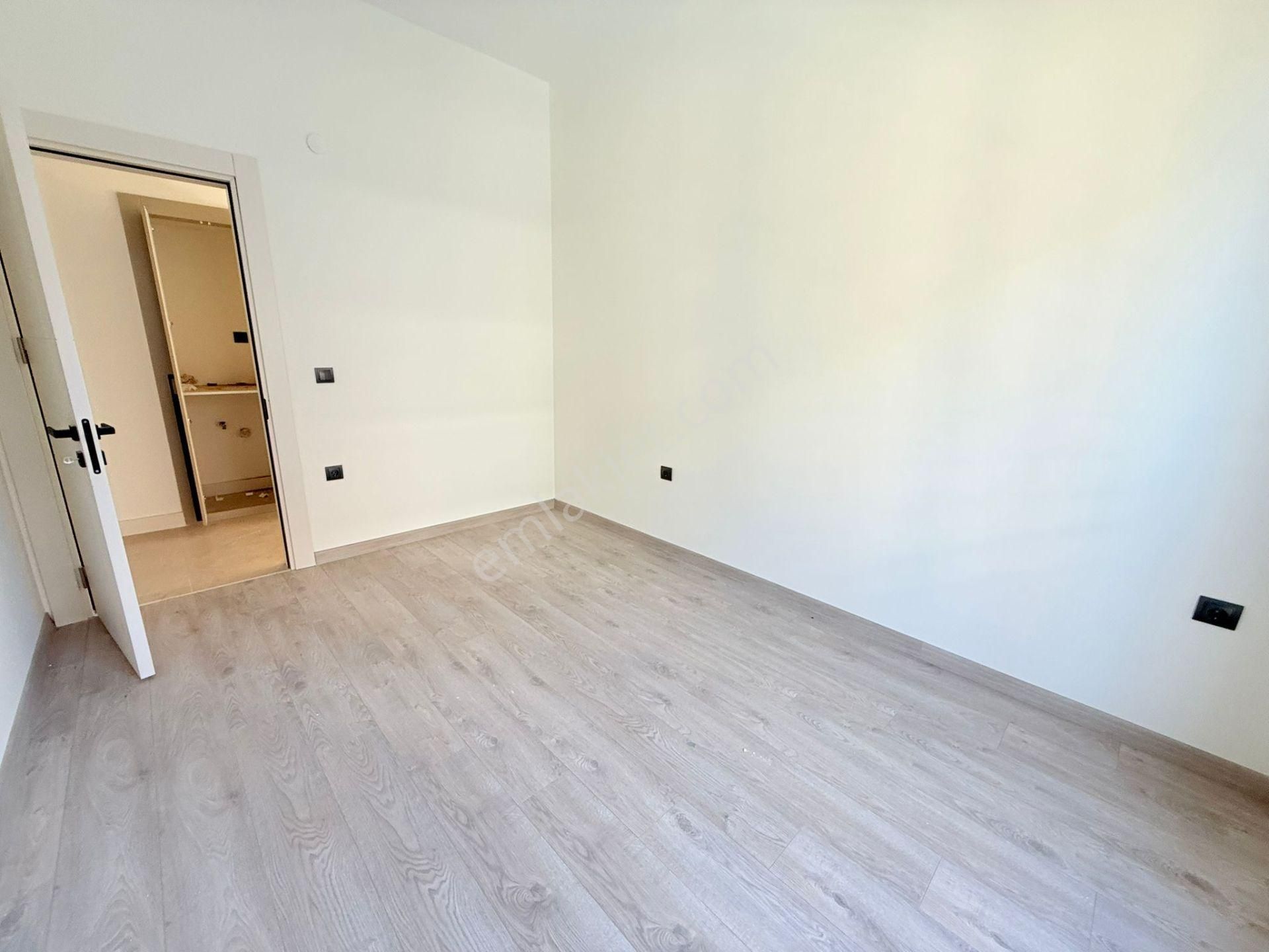 Kusadasında Satılık 7/24 Güvenlik-havuz-fitness-otopark-sosyal Alan-3+1/145 M2 Fırsat Daireler - Görsel 18