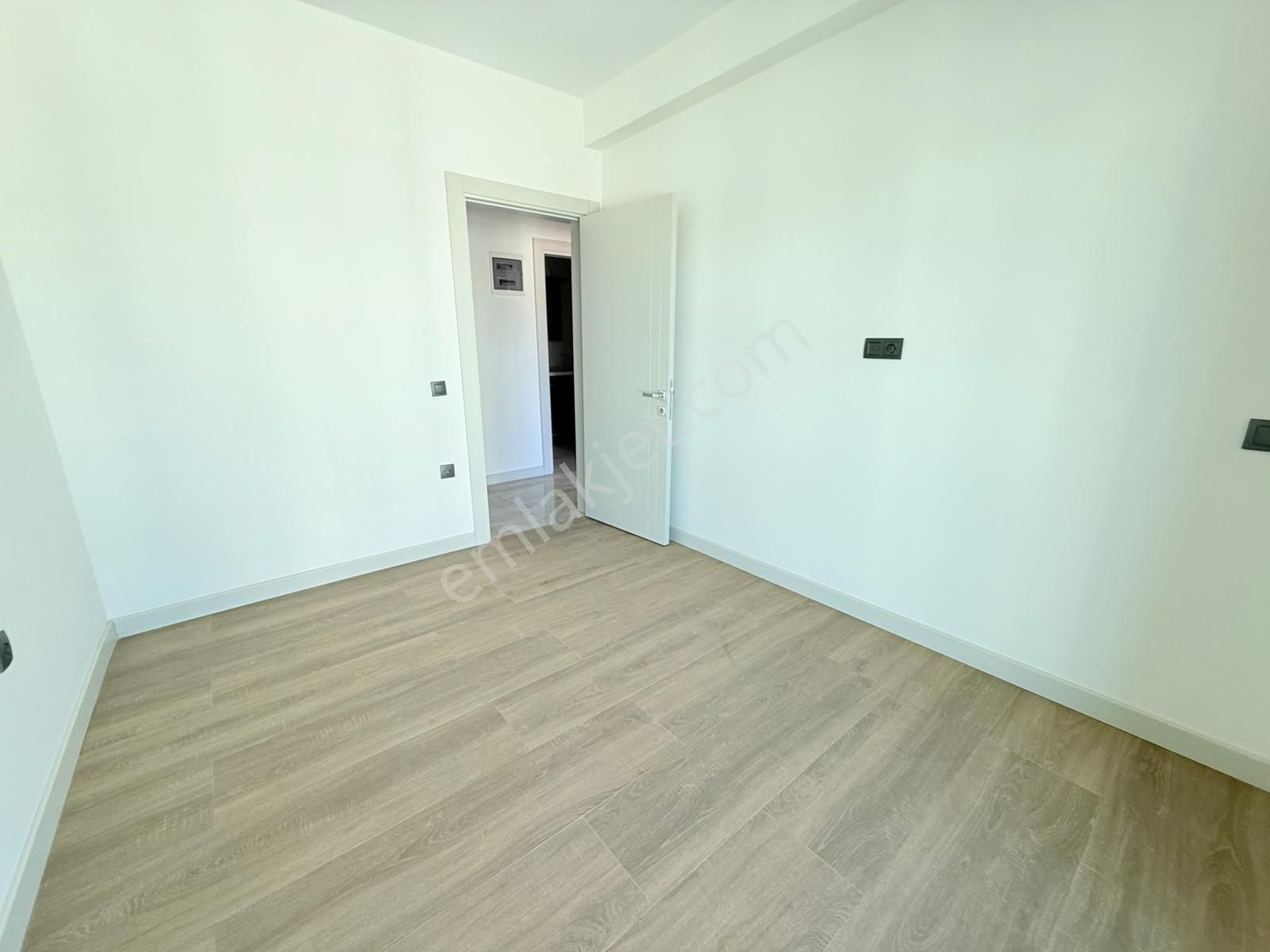 Merkezi Konumlu-güvenlık-havuz-bahçe-otopark-yerden Isıtma-sosyal Alan-ultra Lüx Daireler - Görsel 19