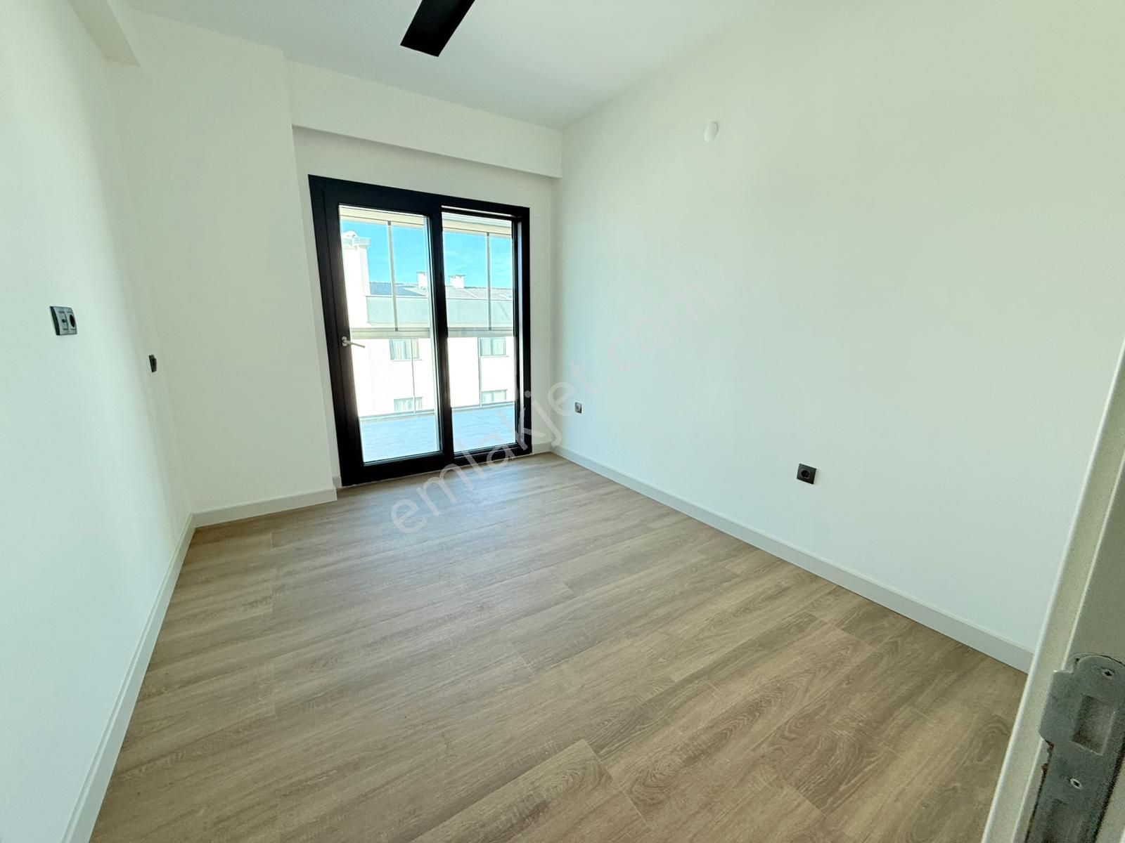 Merkezi Konumlu-güvenlık-havuz-bahçe-otopark-yerden Isıtma-sosyal Alan-ultra Lüx Daireler - Görsel 24