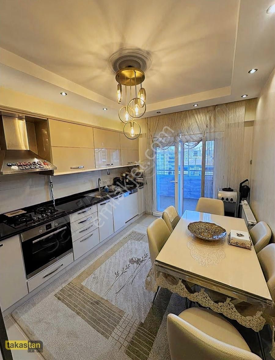 Takas Emlaktan Fıstıklık Merkez De Masrafsız Satılık 3+1 Daire - Görsel 4