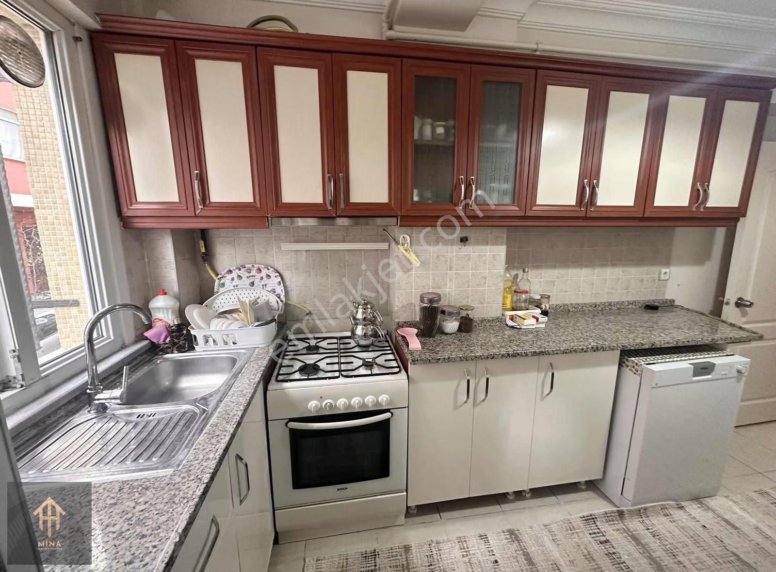 Metrobüse 5 Dk Mesafede 3 Katlı Bina Ön Cephe Büyük 2+1 - Görsel 11