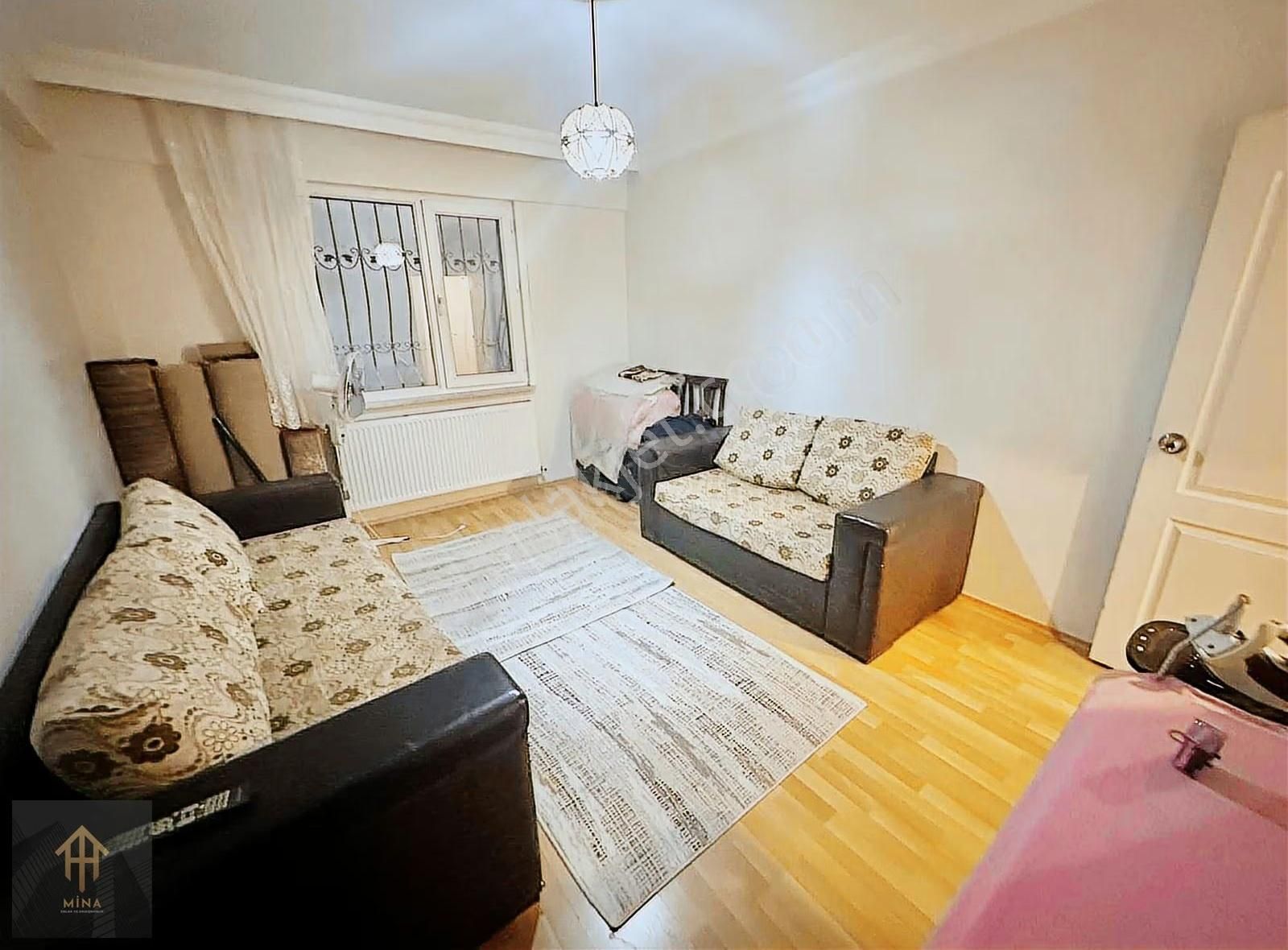 Metrobüse 5 Dk Mesafede 3 Katlı Bina Ön Cephe Büyük 2+1 - Görsel 4