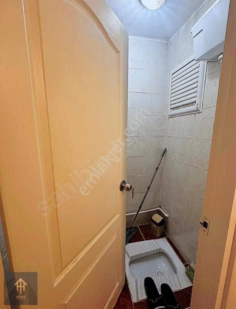 Metrobüse 5 Dk Mesafede 3 Katlı Bina Ön Cephe Büyük 2+1 - Görsel 12