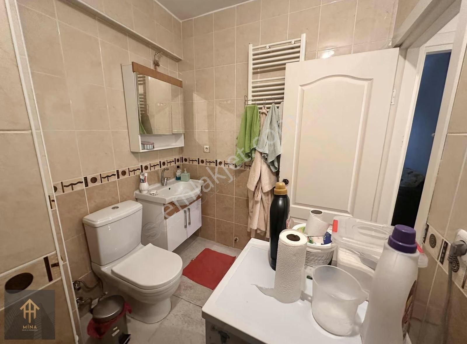 Metrobüse 5 Dk Mesafede 3 Katlı Bina Ön Cephe Büyük 2+1 - Görsel 32